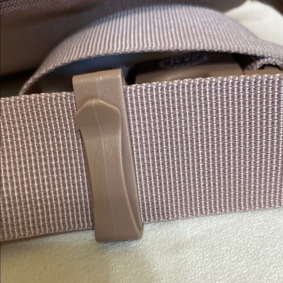 Herschel Supply Company NWOT Mauve Dusty Pink Waist Bag 10x8”x1.5(10x6 at base) - Picture 7 of 14